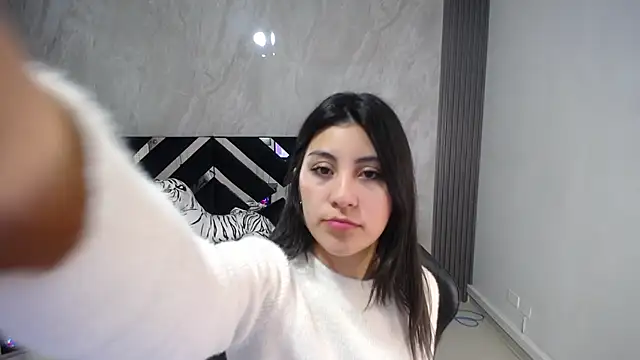Snapshot of Zoe_Blaze_A chatting on 09-12-25, 12:05 Zoe Blaze A online show from 09-12-25, 12:05
