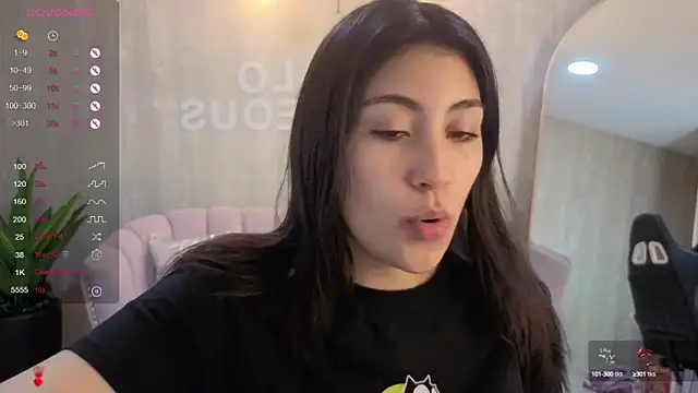 Snapshot of Zoe_Blaze_A chatting on 10-02-25, 12:01 Zoe Blaze A online show from 10-02-25, 12:01