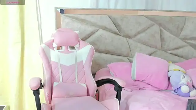 kendal hot01 online show from 10-17-25, 02:30