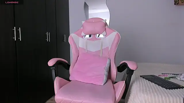 kendal hot01 online show from 04-07-26, 07:03