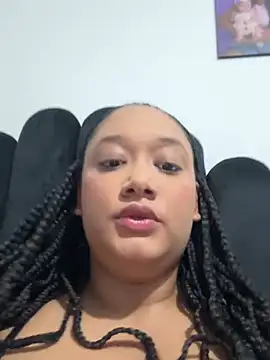 Snapshot of AriaBelle chatting on 05-19-26, 11:55 AriaBelle online show from 05-19-26, 11:55