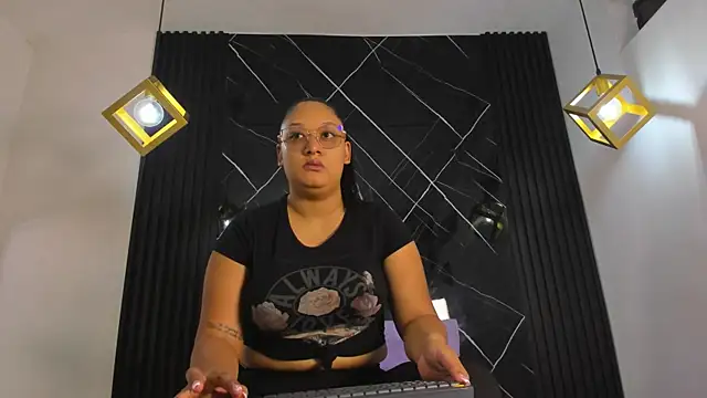 Snapshot of AriaBelle chatting on 06-06-26, 11:15 AriaBelle online show from 06-06-26, 11:15