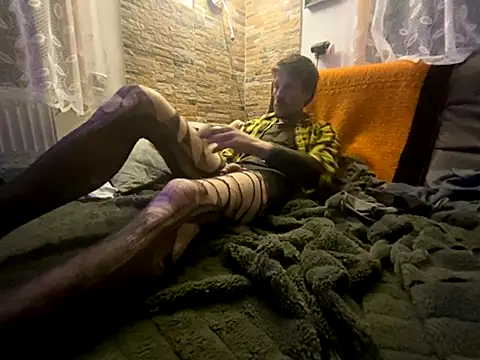 Snapshot of Salon1986 chatting on 09-29-25, 02:49 Salon1986 online show from 09-29-25, 02:49