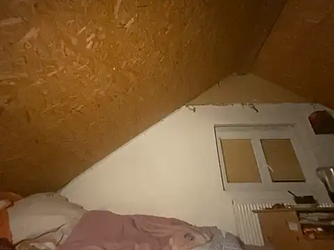 Snapshot of Salon1986 chatting on 10-17-25, 09:39 Salon1986 online show from 10-17-25, 09:39