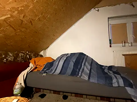 Snapshot of Salon1986 chatting on 12-19-25, 06:42 Salon1986 online show from 12-19-25, 06:42