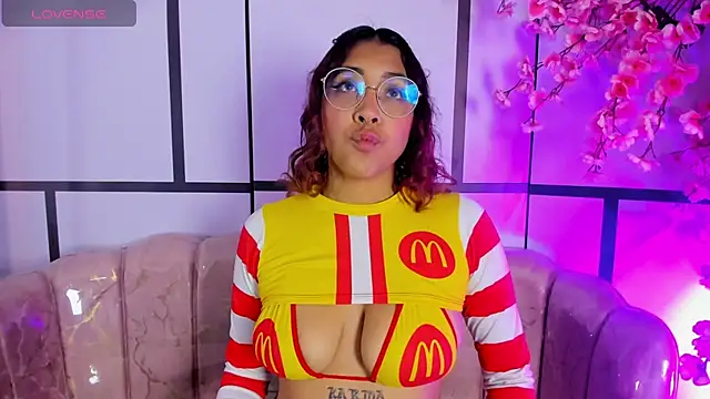 Snapshot of Olivejoness chatting on 10-22-25, 04:57 Olivejoness online show from 10-22-25, 04:57