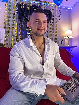 Marco Vega online show from 11-29-25, 09:45