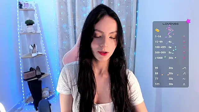 sarah saenz  online show from 11-06-25, 02:45