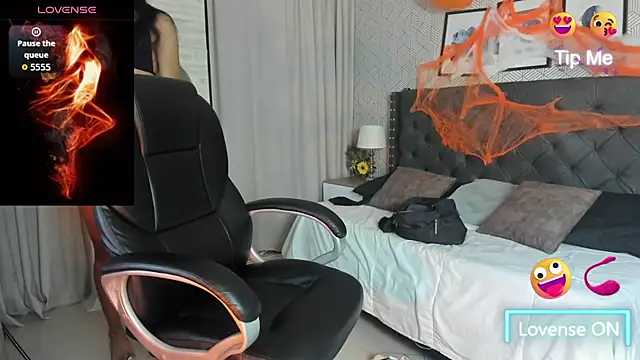 sweet  vanessa1 online show from 10-27-25, 05:00