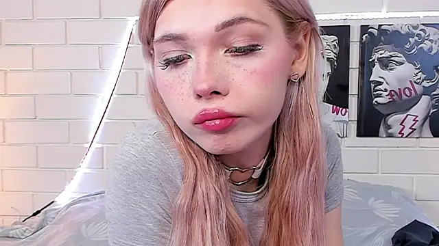 Snapshot of Blondy_Fina chatting on 09-10-25, 04:45 Blondy Fina online show from 09-10-25, 04:45