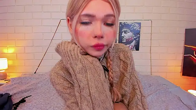 Snapshot of Blondy_Fina chatting on 09-29-25, 04:39 Blondy Fina online show from 09-29-25, 04:39