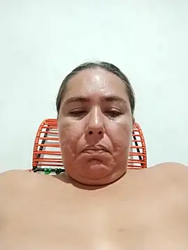 Snapshot of yyuly chatting on 10-08-25, 02:14 yyuly online show from 10-08-25, 02:14