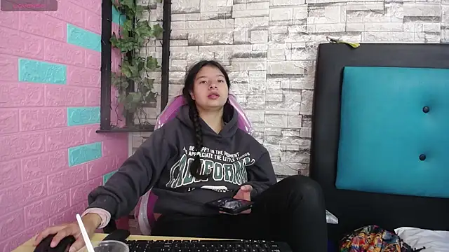 maily can online show from 11-24-25, 01:11