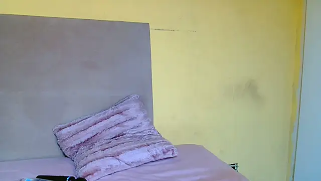 Snapshot of thique_doll chatting on 10-30-25, 08:31 thique doll online show from 10-30-25, 08:31