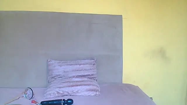 Snapshot of thique_doll chatting on 01-08-26, 08:44 thique doll online show from 01-08-26, 08:44