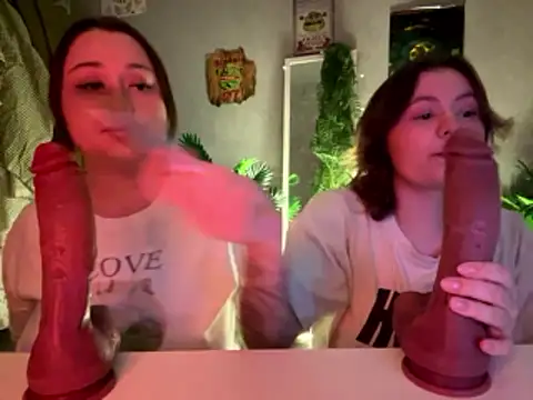 MoonIvy  online show from 01-10-26, 06:09