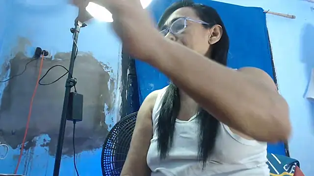 Snapshot of maggi_hotsson chatting on 10-11-25, 01:05 maggi hotsson online show from 10-11-25, 01:05
