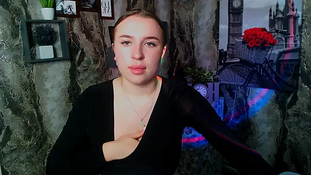 JuliaTopp  online show from 10-04-25, 04:16