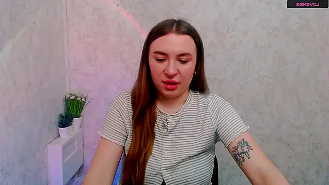 JuliaTopp  online show from 03-08-26, 05:55