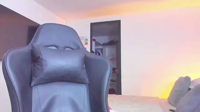 Snapshot of RJBarto chatting on 09-27-25, 06:35 RJBarto online show from 09-27-25, 06:35