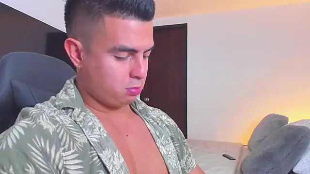 Snapshot of RJBarto chatting on 09-29-25, 06:13 RJBarto online show from 09-29-25, 06:13