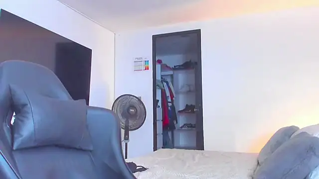 Snapshot of RJBarto chatting on 09-30-25, 07:30 RJBarto online show from 09-30-25, 07:30