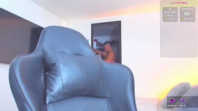 Snapshot of RJBarto chatting on 10-14-25, 04:19 RJBarto online show from 10-14-25, 04:19