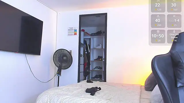 Snapshot of RJBarto chatting on 10-17-25, 04:48 RJBarto online show from 10-17-25, 04:48