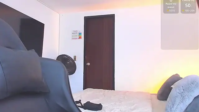 Snapshot of RJBarto chatting on 10-17-25, 06:21 RJBarto online show from 10-17-25, 06:21