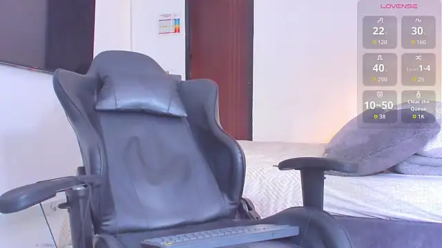 Snapshot of RJBarto chatting on 10-31-25, 04:52 RJBarto online show from 10-31-25, 04:52