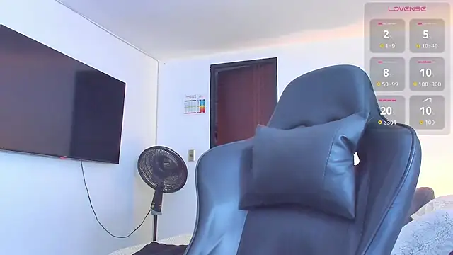 Snapshot of RJBarto chatting on 11-08-25, 06:29 RJBarto online show from 11-08-25, 06:29