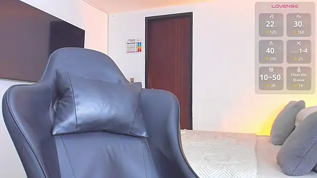 Snapshot of RJBarto chatting on 11-24-25, 05:40 RJBarto online show from 11-24-25, 05:40