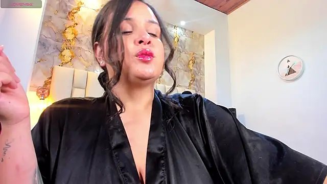 Snapshot of cloe_galee chatting on 02-06-26, 05:12 cloe galee online show from 02-06-26, 05:12