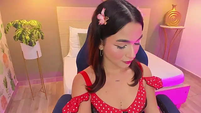 Snapshot of luma_sky_ chatting on 10-23-25, 02:55 luma sky online show from 10-23-25, 02:55