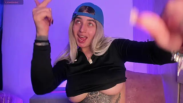 scarlett Collinss online show from 11-27-25, 05:20