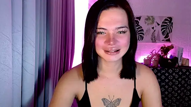 Snapshot of _SexyButterfly chatting on 10-14-25, 08:20  SexyButterfly online show from 10-14-25, 08:20