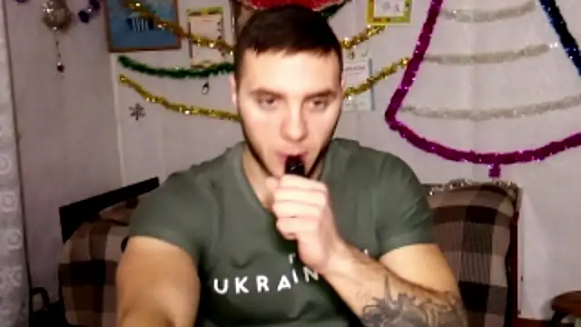 Snapshot of Jordan1Dior chatting on 12-23-25, 06:55 Jordan1Dior online show from 12-23-25, 06:55