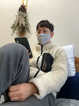 tom19899q online show from 12-04-25, 10:29