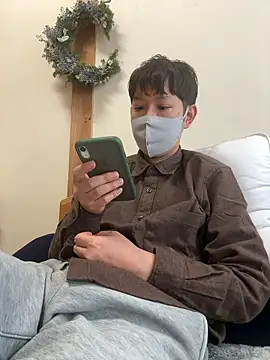 tom19899q online show from 12-17-25, 05:46