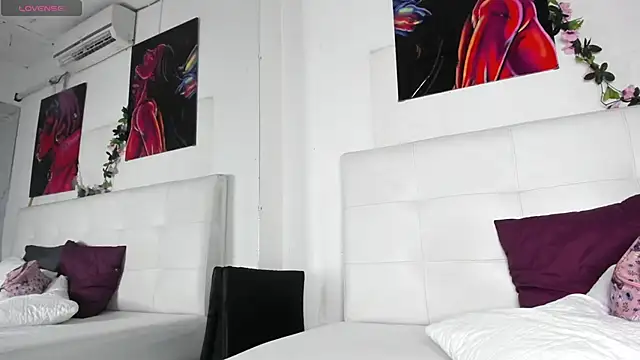 Snapshot of luna78hard chatting on 11-06-25, 03:07 luna78hard online show from 11-06-25, 03:07