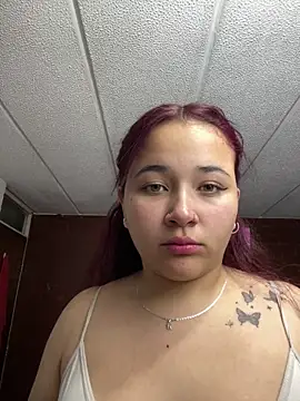 Leakitten online show from 12-17-25, 01:44