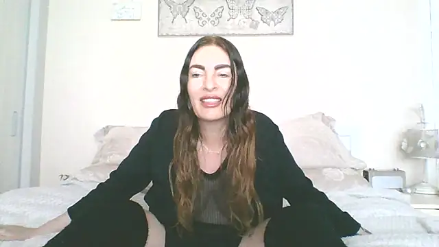 Snapshot of EllaKent chatting on 04-25-26, 02:03 EllaKent online show from 04-25-26, 02:03