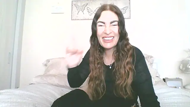 Snapshot of EllaKent chatting on 05-16-26, 01:43 EllaKent online show from 05-16-26, 01:43