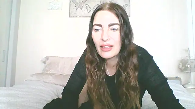 Snapshot of EllaKent chatting on 05-19-26, 02:34 EllaKent online show from 05-19-26, 02:34