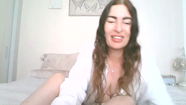 Snapshot of EllaKent chatting on 05-23-26, 09:13 EllaKent online show from 05-23-26, 09:13