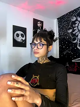 Snapshot of aa_lunit chatting on 12-13-25, 10:59 aa lunit online show from 12-13-25, 10:59