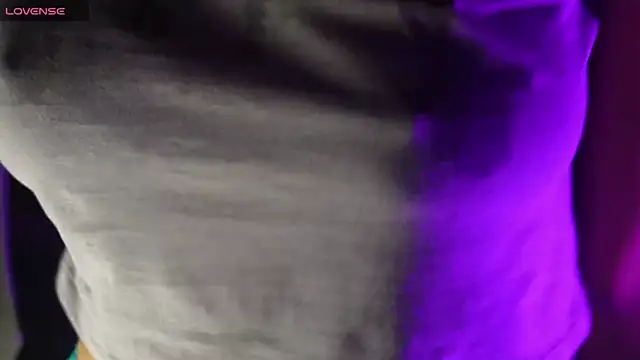 Snapshot of NidhiChandra chatting on 11-12-25, 11:10 NidhiChandra online show from 11-12-25, 11:10