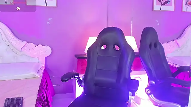 Bela Jones online show from 10-25-25, 03:25