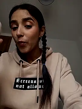 CandyFoxter  online show from 11-04-25, 08:46