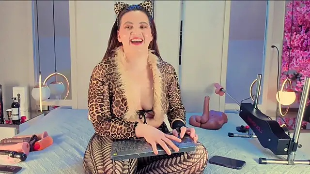 JuliaDavis 1 online show from 02-24-26, 04:43